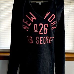Victoria’s Secret V Hoodie. (L/G)